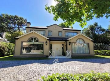Casa · 235m² · 6 Ambientes · Casa en Venta Saint Thomas Norte Canning