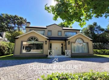 Casa · 235m² · 6 Ambientes · Casa en Venta Saint Thomas Norte Canning