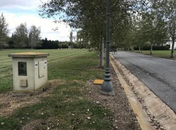 Terreno , La Plata · Lote en Venta en Área 60 Club de Campo - Autovia 2 Km 64 - Excelente Ubicación.