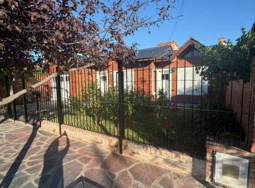 Casa · 163m² · 4 Ambientes · 1 Cochera · Casa en B° Don Bosco - Viedma