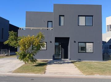 Casa · 265m² · 5 Ambientes · 2 Cocheras · Casa en Venta y Alquiler, 5 Ambientes, con Amarra en Barrio Náutico El Canal, Villanueva, Tigre.
