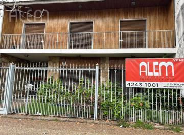 Casa · 262m² · 5 Ambientes · 1 Cochera · Casa en Lomas de Zamora Oeste