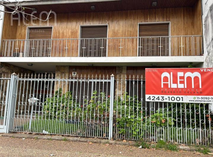 Casa · 262m² · 5 Ambientes · 1 Cochera