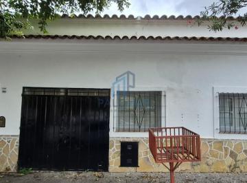 Casa · 150m² · 8 Ambientes · 1 Cochera · Rivadavia 2049