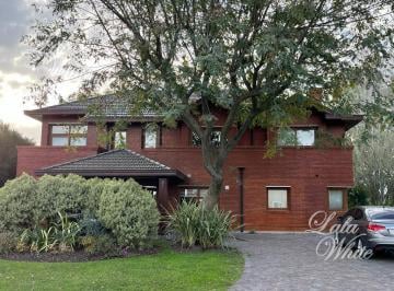 Casa · 336m² · 6 Ambientes · 1 Cochera · Venta - Casa en San Eliseo
