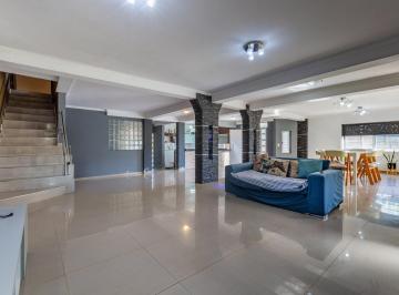 Casa · 128m² · 7 Ambientes · 2 Cocheras · Venta | Permuta - Casa de 5 Dorm. con Cochera y Jardín - Ibarlucea.
