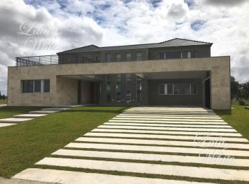 Casa · 370m² · 5 Ambientes · 1 Cochera · Casa en Alquiler con Vista a La Laguna en La Providencia