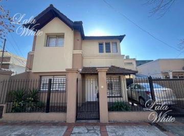 Casa · 146m² · 4 Ambientes · 3 Cocheras · Casa a La Venta en Monte Grande Apto Crédito