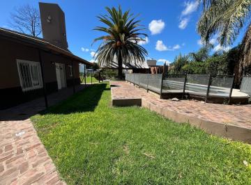 Casa · 80m² · 3 Ambientes · 1 Cochera · Propiedad en Venta Habitacional/comercial - Pte. Perón Al 1100 (Esq. Vélez Sarfield) - 2 Dorm..