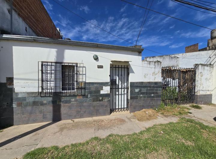 Casa · 243m² · 2 Dormitorios