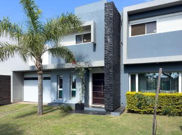 Casa · 270m² · 6 Ambientes · 3 Cocheras · Casa en Venta Valle Escondido Los Aromas 3 Dorm.