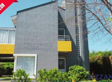 Casa · 210m² · 4 Ambientes · 3 Cocheras · Casa en Venta en Fincas de Iraola I