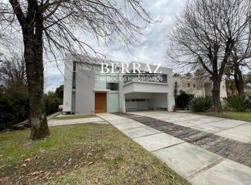 Casa · 420m² · 8 Ambientes · 5 Cocheras · Casa Venta 4 Dorm. Lote de 850 m² Haras La Pradera Pilar