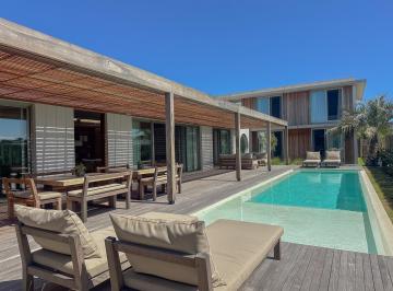 Casa · 7 Ambientes · 4 Cocheras · Casa en José Ignacio