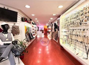 Local comercial · 104m² · Venta Local Comercial 3 de Febrero Caseros Dos Plantas con Renta