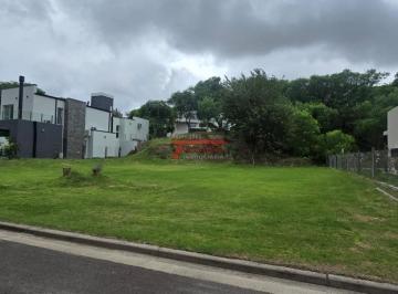 Terreno · 760m² · Venta Amplio Lote en Barrio Privado Puerto Urquiza.