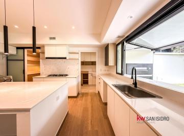 Casa · 365m² · 6 Ambientes · 2 Cocheras · Casa en Venta, 3 Dorm. en Mart. - Libert./rio, a Estrenar, con Pileta