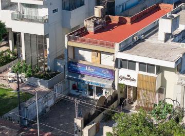 Local comercial · 262m² · 5 Ambientes · Local en Venta Abrrio Alberdi Amplio con Vivienda Arriba 2 Dorm. Parrilla Alto Transito