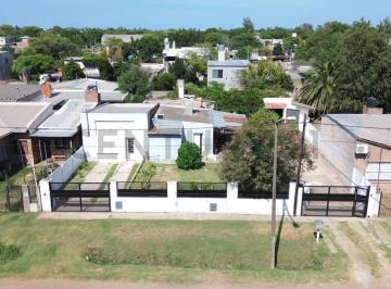 Casa · 217m² · 5 Ambientes · 1 Cochera · Casa 3 Dorm., 2 Baños, Amplio Terreno y Pileta Venado Tuerto, Santa Fe