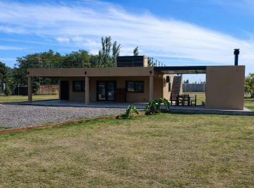 Quinta vacacional · 110m² · 3 Ambientes · 1 Cochera · Quinta en Excelente Estado, Practicamente a Estrenar