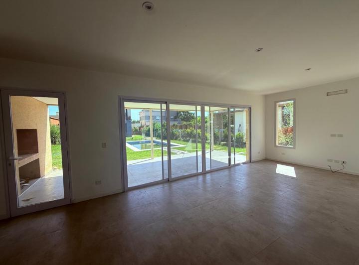 Casa · 151m² · 4 Ambientes · 2 Cocheras
