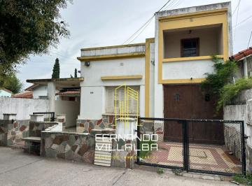 Casa de 3 ambientes, Luján · Venta - Casa con Galpón en Zona Comercial de Lujan