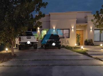 Casa · 210m² · 6 Ambientes · 3 Cocheras · Casa en Venta en El Naudir, Escobar, G. B. a. Zona Norte