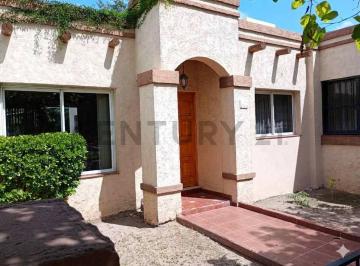 Casa · 120m² · 5 Ambientes · Casa en Venta Barrio Furlotti