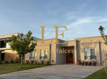 Casa · 200m² · 5 Ambientes · 4 Cocheras · Casa en Alquiler en El Naudir