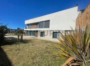 Casa · 361m² · 4 Ambientes · 4 Cocheras · Casa en Venta Costa Esmeralda Deportiva I