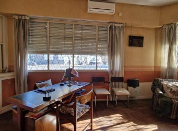 PH · 172m² · 7 Ambientes · 2 Cocheras · Venta PH con Consultorio 7 Ambientes Patio y Cochera. a Refaccionar. Apto Crédito en Barracas
