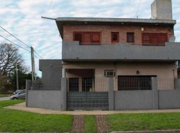 Casa · 194m² · 4 Ambientes · 2 Cocheras · Casa de Cuatro Ambientes en Burzaco