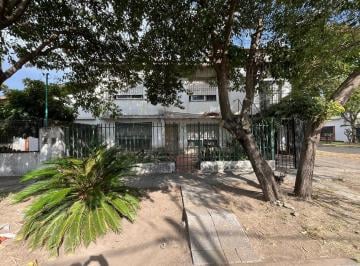 Casa · 200m² · 4 Ambientes · 3 Cocheras · Casa en Alquiler con Tres Dorm.