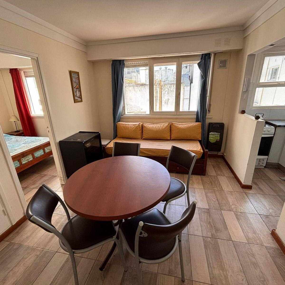 Depto 2 amb, 1 dorm, luminoso en alquiler — Centro