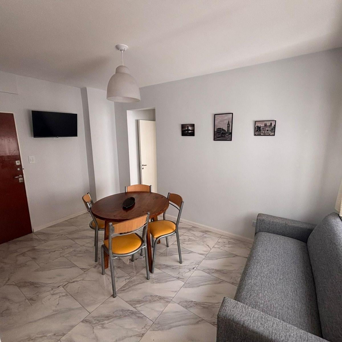 Depto 2 amb, 1 dorm, 1 baño en alquiler estudiantil — Centro