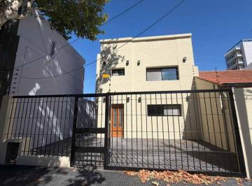 Casa de 6 ambientes, Quilmes · Excelente Propiedad a Estrenar Desarrollada en 3 Plantas en Inmejorable Zona