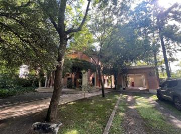 Casa · 420m² · 5 Ambientes · 3 Cocheras · Casa de 6 Ambientes en Venta en Parque Leloir