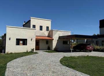 Casa · 192m² · 6 Ambientes · 1 Cochera · Casa en Los Juncos