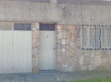 Casa · 142ha · 4 Ambientes · 1 Cochera · 3 Casas en Venta en Lote de 224 m² a Reciclar