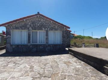 Casa de 5 ambientes, Mar del Sur · Casa Frente Al Mar en Mar del Sud, y Bajada Directa a Playa en Costanera (C11} Entre C. 90 y C. 92