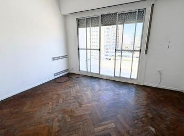 Departamento de 2 ambientes, San Telmo · Departamento de 2 Ambientes con Balcón Corrido Al Frente, Muy Luminoso