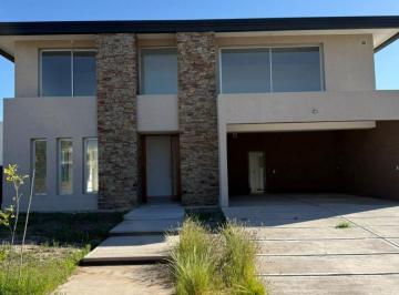 Casa de 14 ambientes, Luján de Cuyo · Verónica Tahan Inmobiliarios Ofrece Esta Hermosa Casa Ubicada en Barrio Privado Gran Boedo