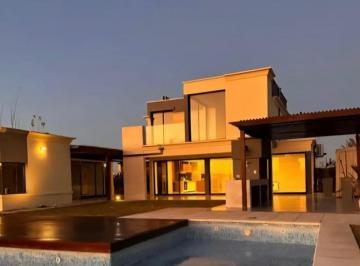 Casa · 248m² · 57 Ambientes · 1 Cochera · Casa en Venta en San Sebastian - Area 9, San Sebastian, Escobar