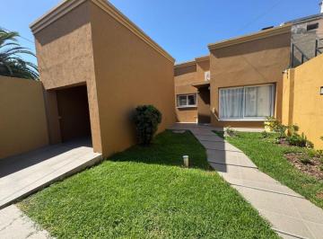 Casa de 5 ambientes, Pilar · Venta Casa con 3 Dorm., Quincho y Pileta en Bario Vicente López, Pilar