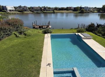 Casa · 252m² · 7 Ambientes · 8 Cocheras · Imponente Casa a Laguna en El Canton Islas