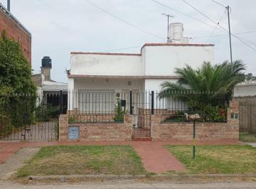 Casa · 156m² · 4 Ambientes · Casa 4 Ambientes Entrada Para Varios Autos Garage Para 2 Autos, 2 Baños 3 Dorm.,! Oportunida