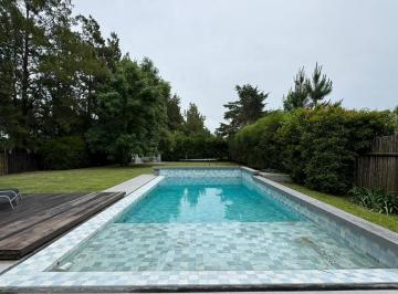 Casa · 180m² · 5 Ambientes · 2 Cocheras · Casa - Venta - San Agustin - 5 Ambientes - Piscina