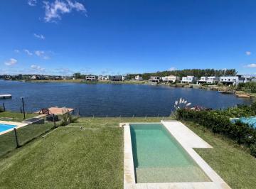 Casa · 216m² · 7 Ambientes · 2 Cocheras · Casa a Estrenar en Barrio Santa Ana Villanueva