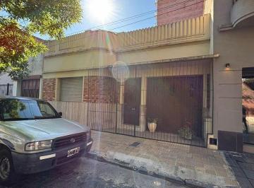 Casa · 105m² · 5 Ambientes · 1 Cochera · Pasaje Mañasco Al 300 - Avellaneda