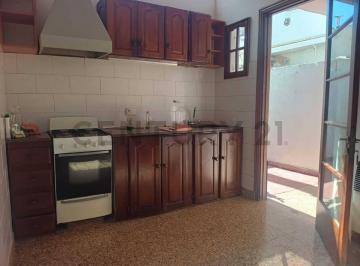 PH · 83m² · 3 Ambientes · PH de 2 Dorm. Al Frente en Venta